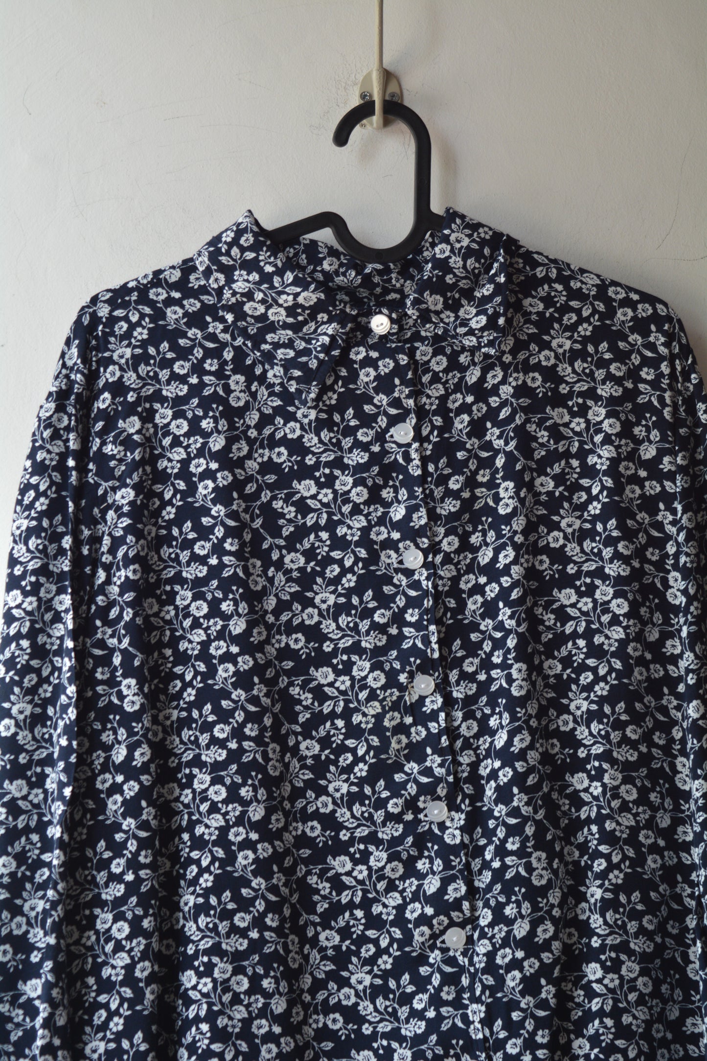 Camicia Vintage Floreale Blu Navy – Maniche Lunghe
