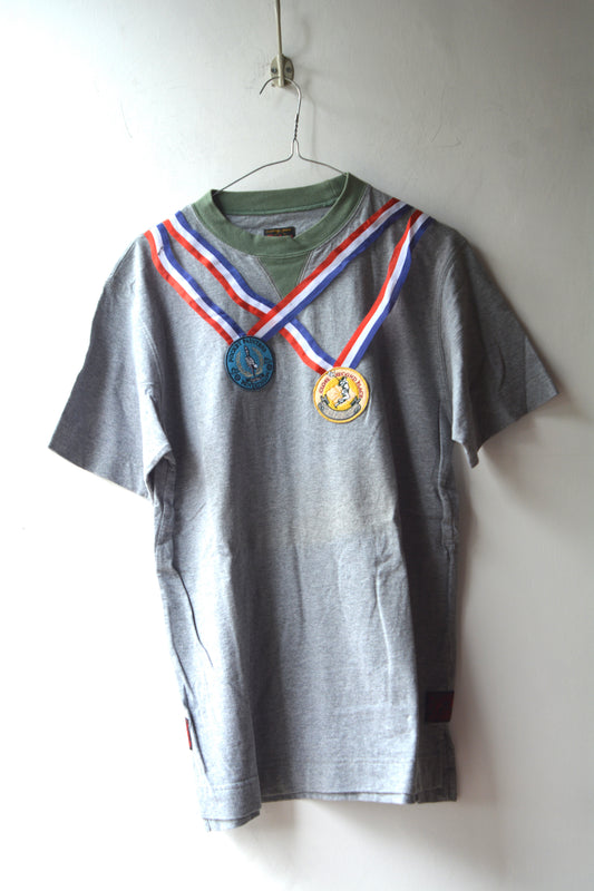 T-Shirt Vintage Evisu Custom Made con Patch Medaglie – Uomo