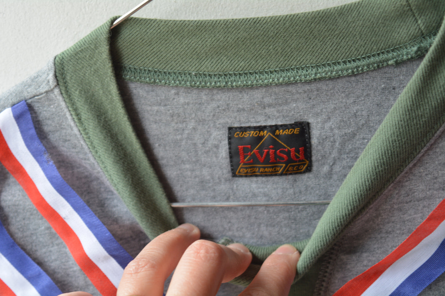 T-Shirt Vintage Evisu Custom Made con Patch Medaglie – Uomo