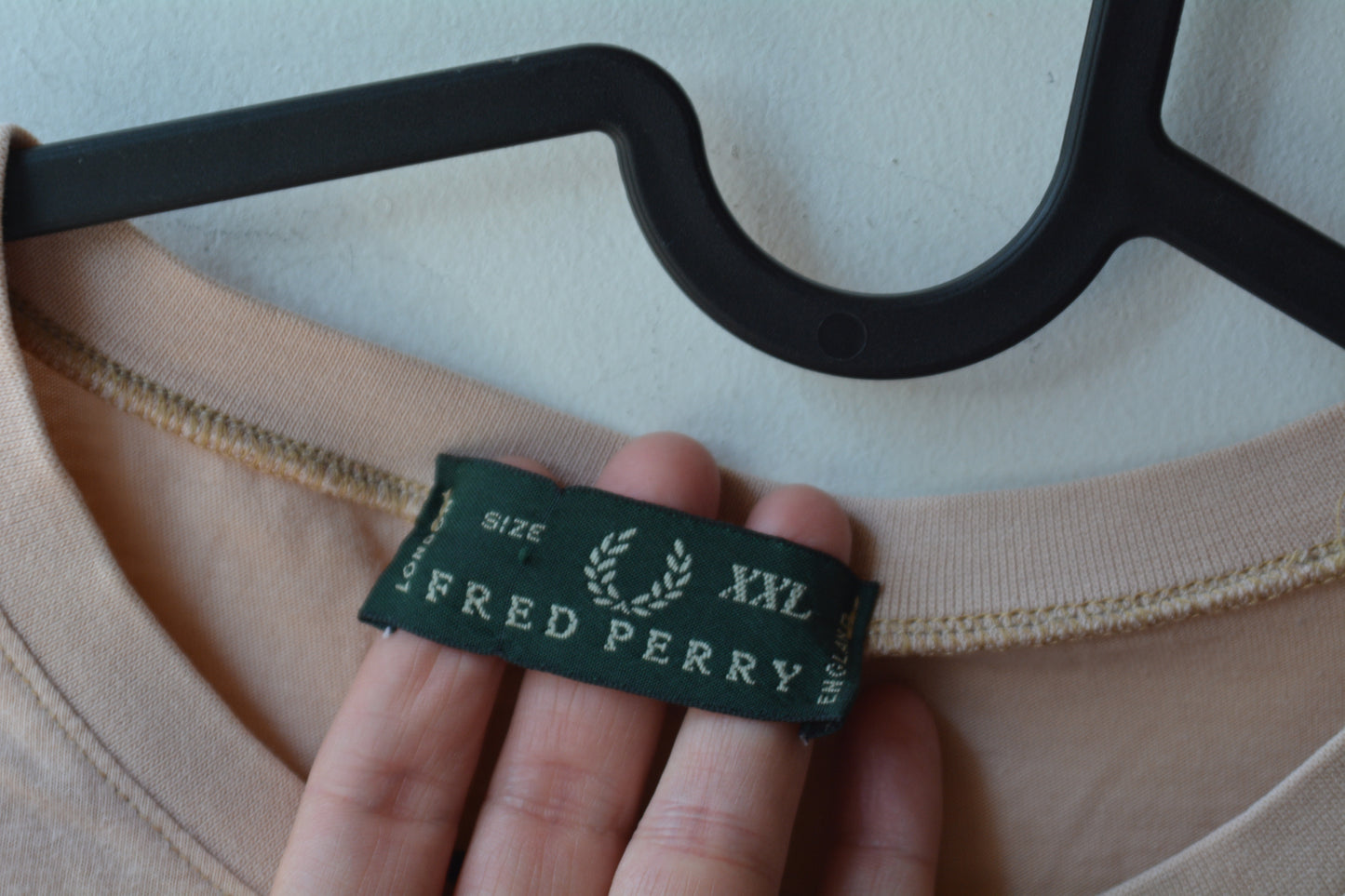 T-Shirt Fred Perry Pesca/Salmone con Patch Union Jack – Taglia XXL