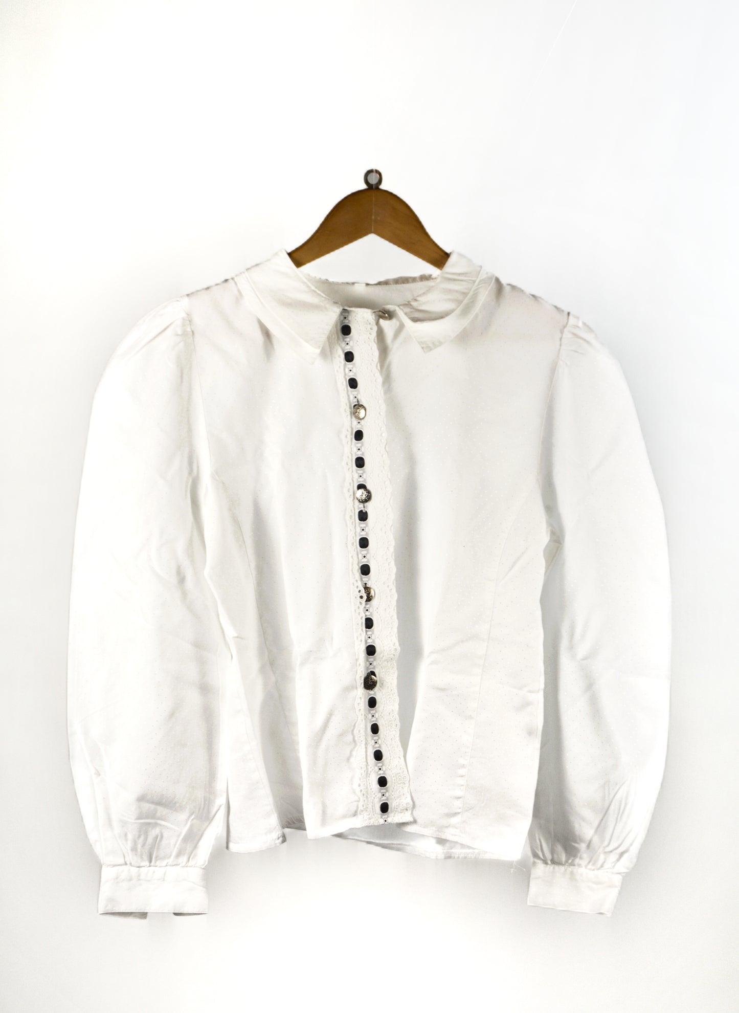 Camicia Vintage Bianca Glitter – Colletto Peter Pan e Bottoni Gioiello