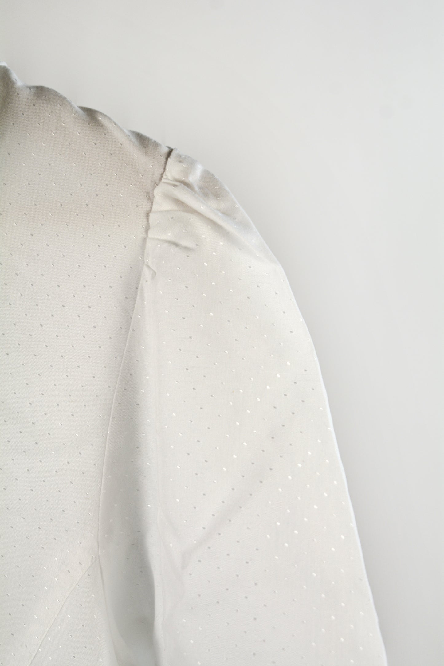 Camicia Vintage Bianca Glitter – Colletto Peter Pan e Bottoni Gioiello