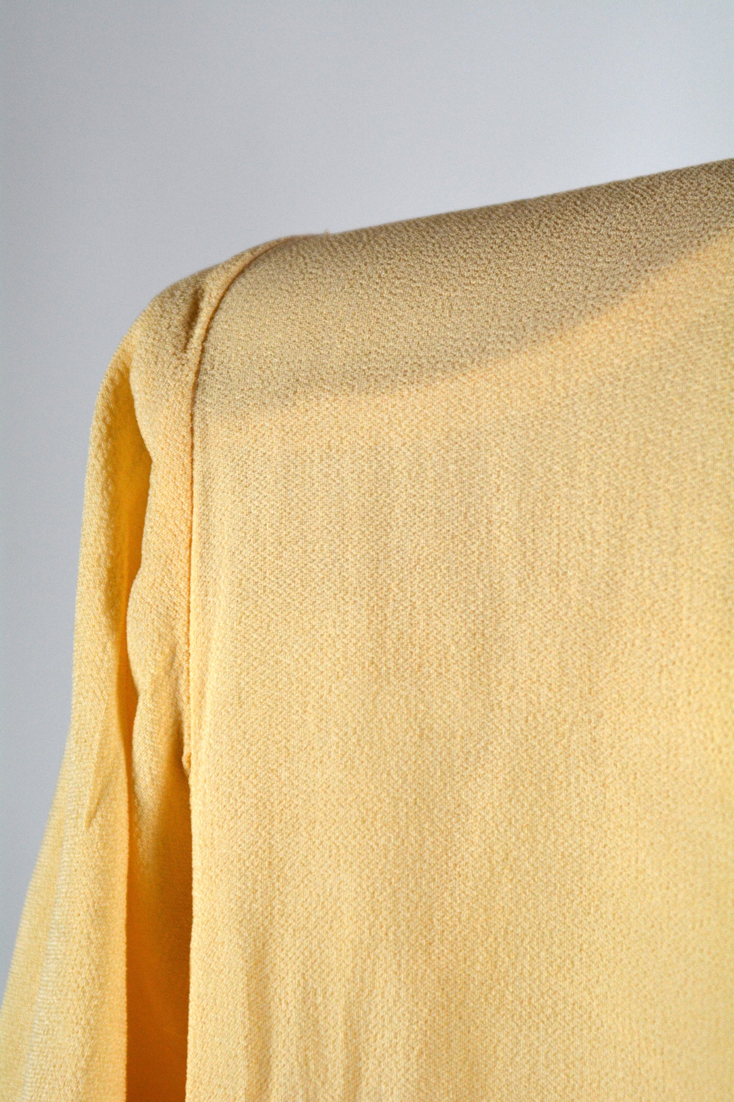 Blusa Vintage Gialla con Ricami e Pizzo