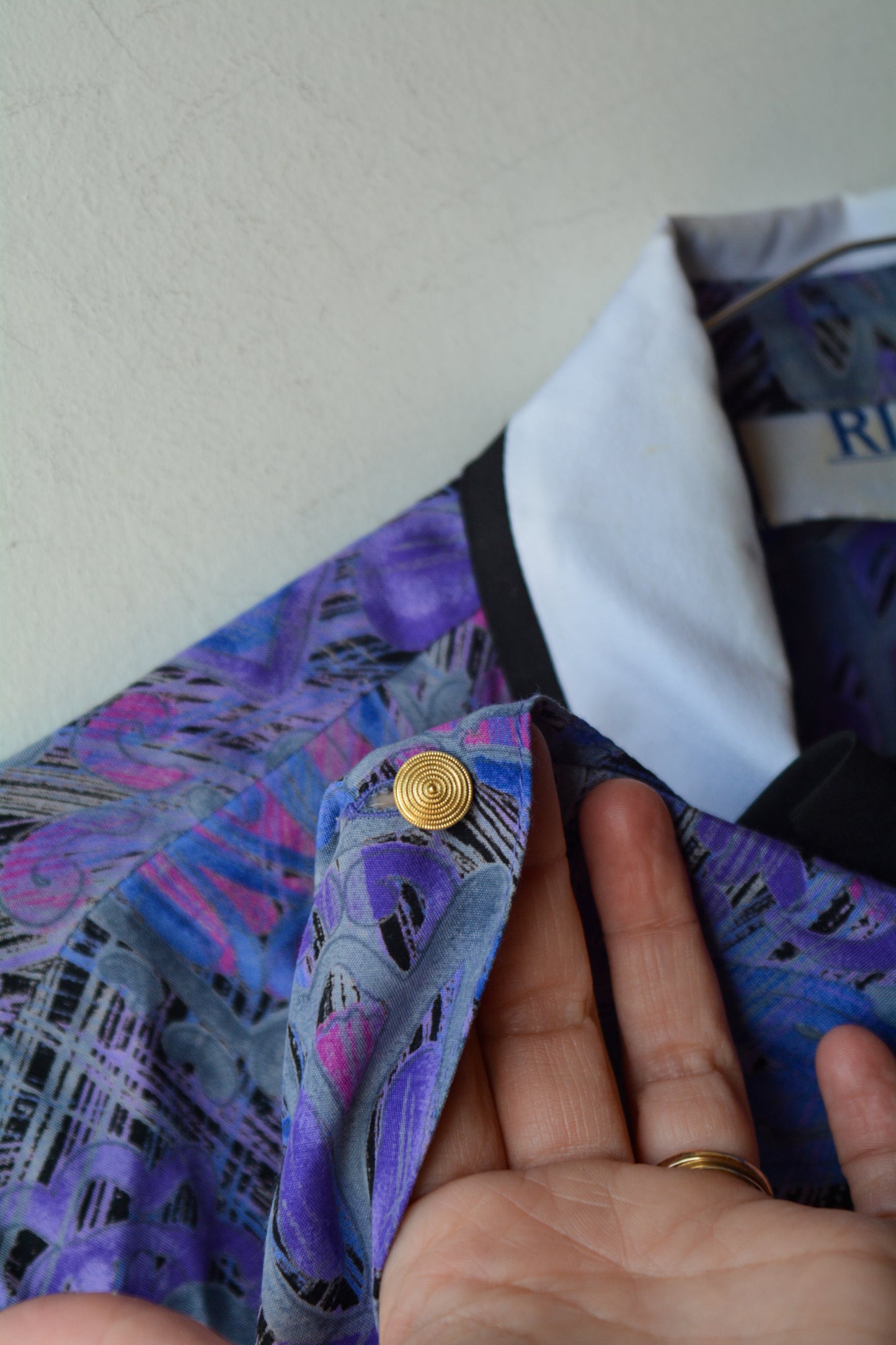 Rio — Blusa Fantasia Viola Anni '80 con Fiocco Nero