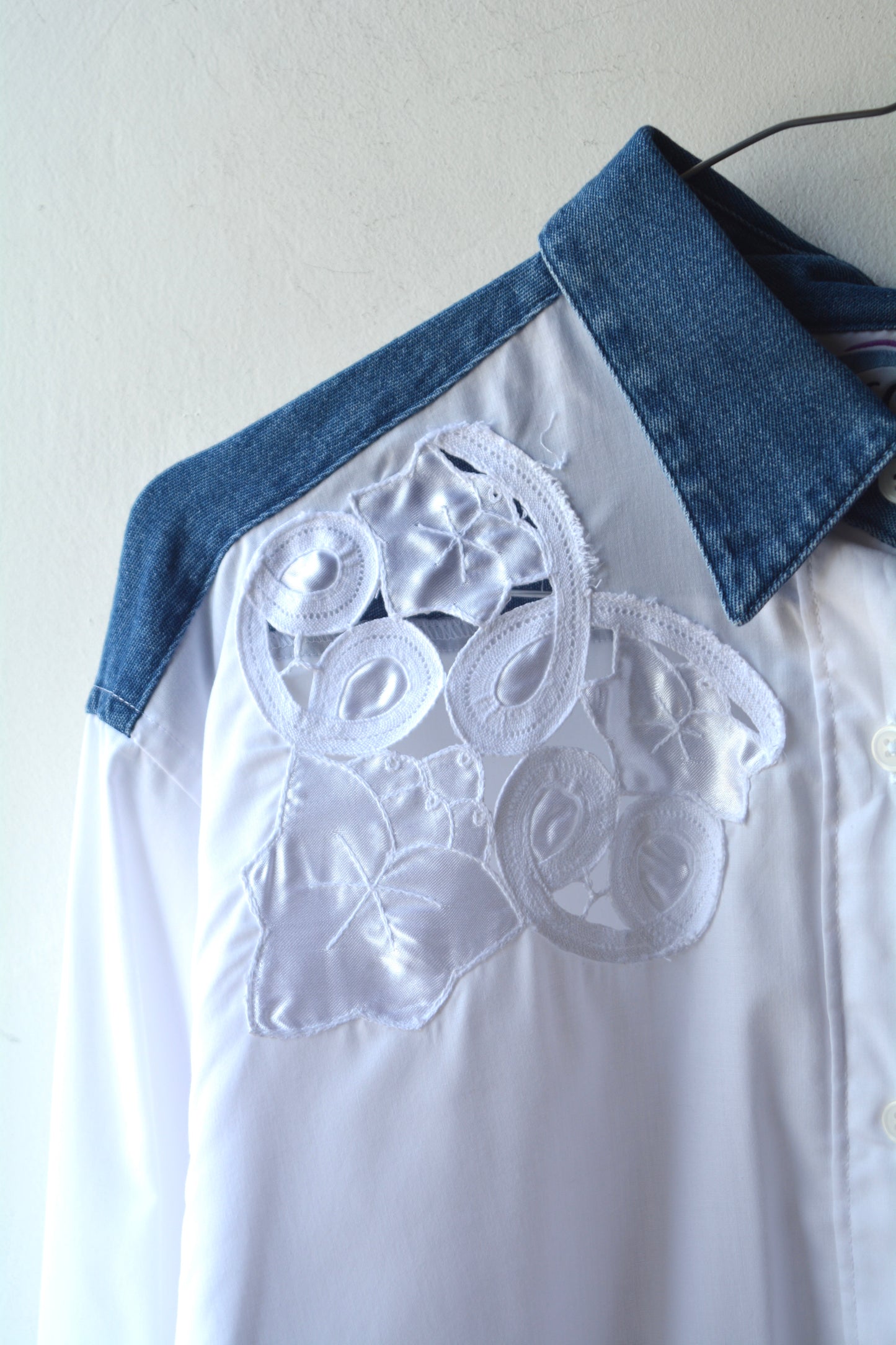 Las Olas Camicia Bianca Denim Ricamo Sangallo — Taglia S/M