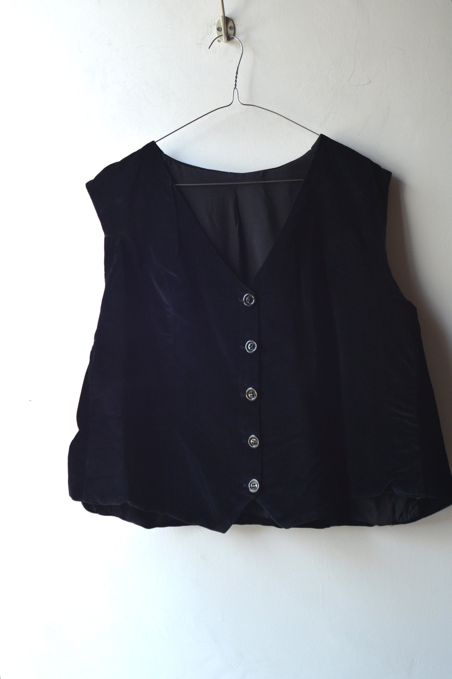 Gilet Nero Vintage Bottoni Madreperla — Scollo V