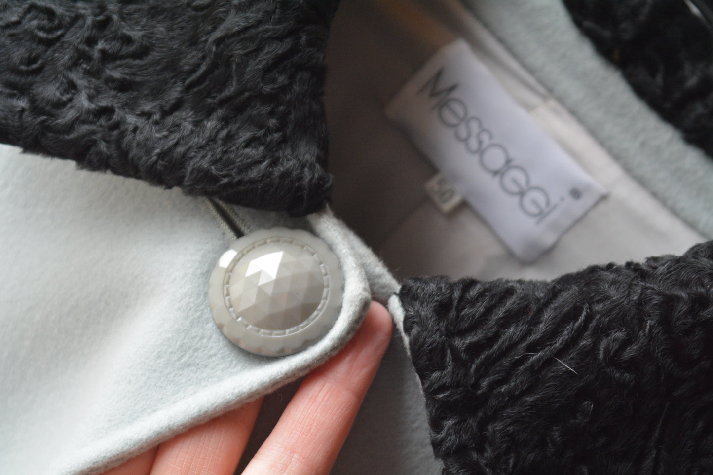 Messaggi Cappotto Vintage Panno Grigio Ghiaccio con Astrakan Nero Donna Taglia 50