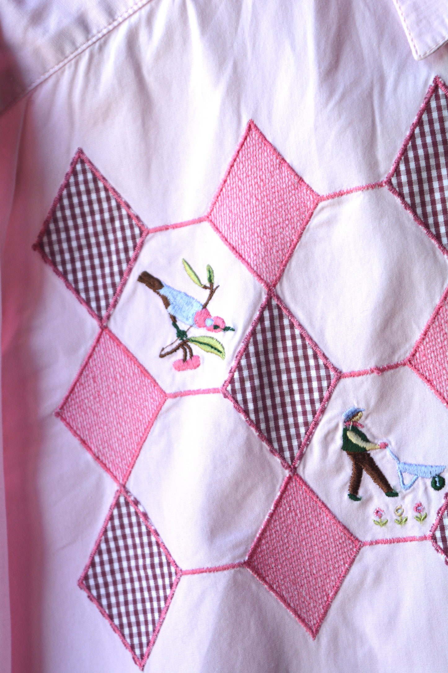 Camicia Vintage Stefanel Rosa con Ricami Naïf e Applicazioni Vichy