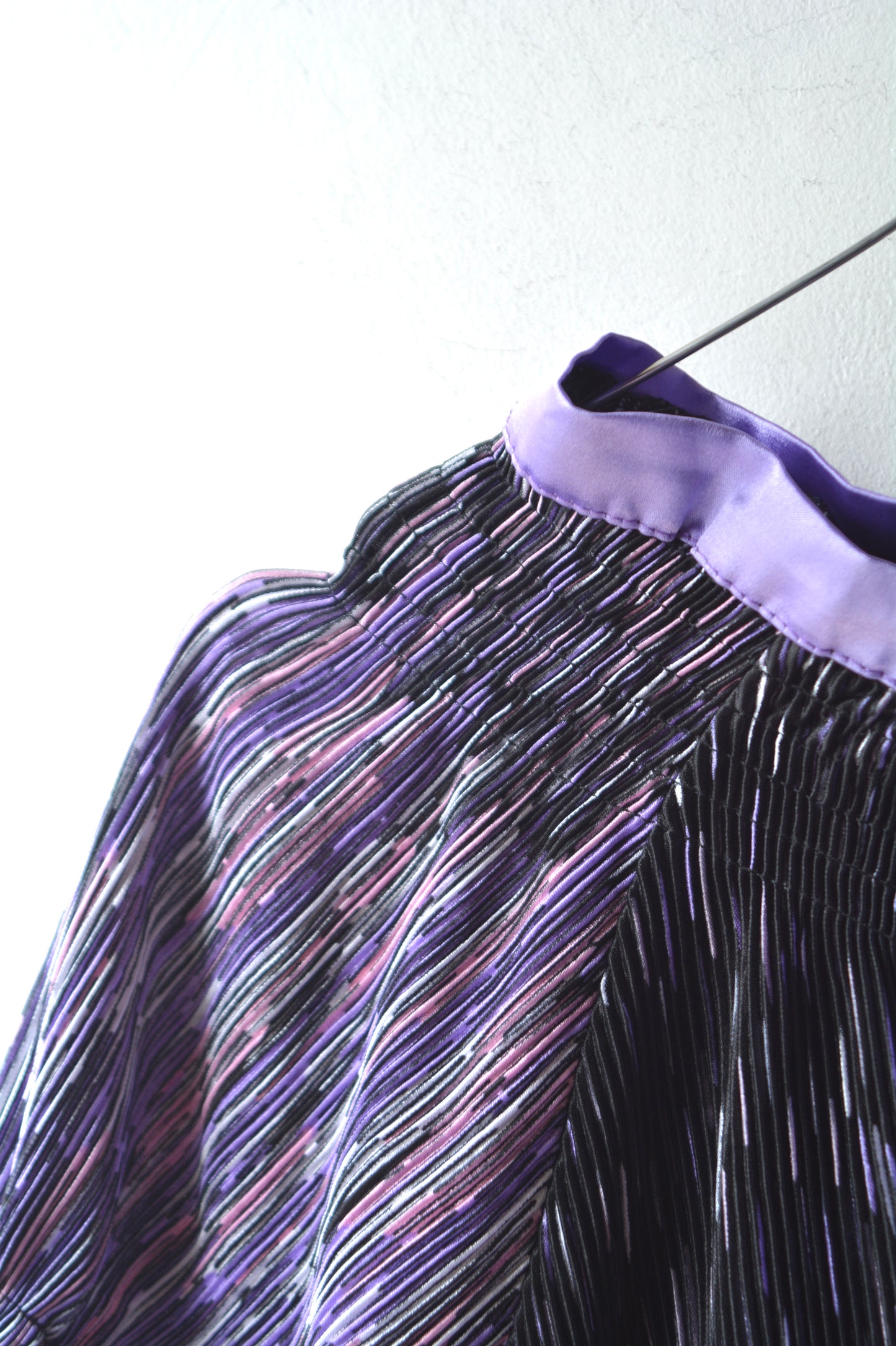Top Plissettato Seta e Cotone — Viola Iridescente con Fiocco Donna Taglia S
