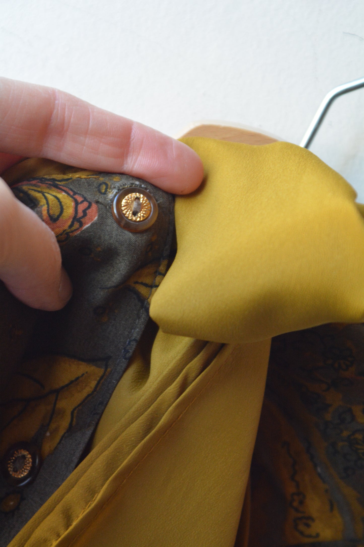 Blusa Sartoriale Paisley Barocco — Fiocco Lavallière Senape Donna Anni ’70