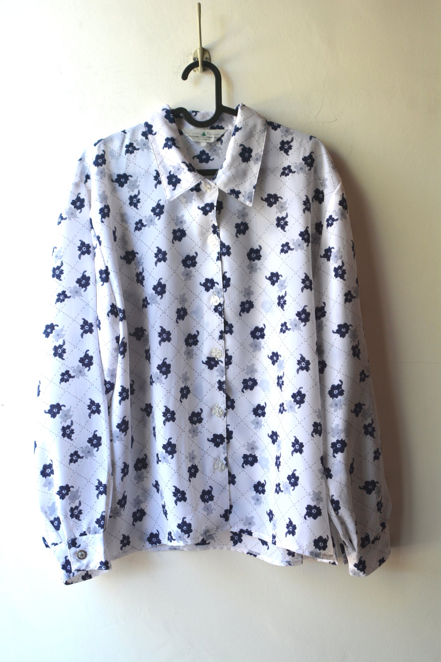 Nathan – Camicia Vintage Fiori Blu Navy su Bianco