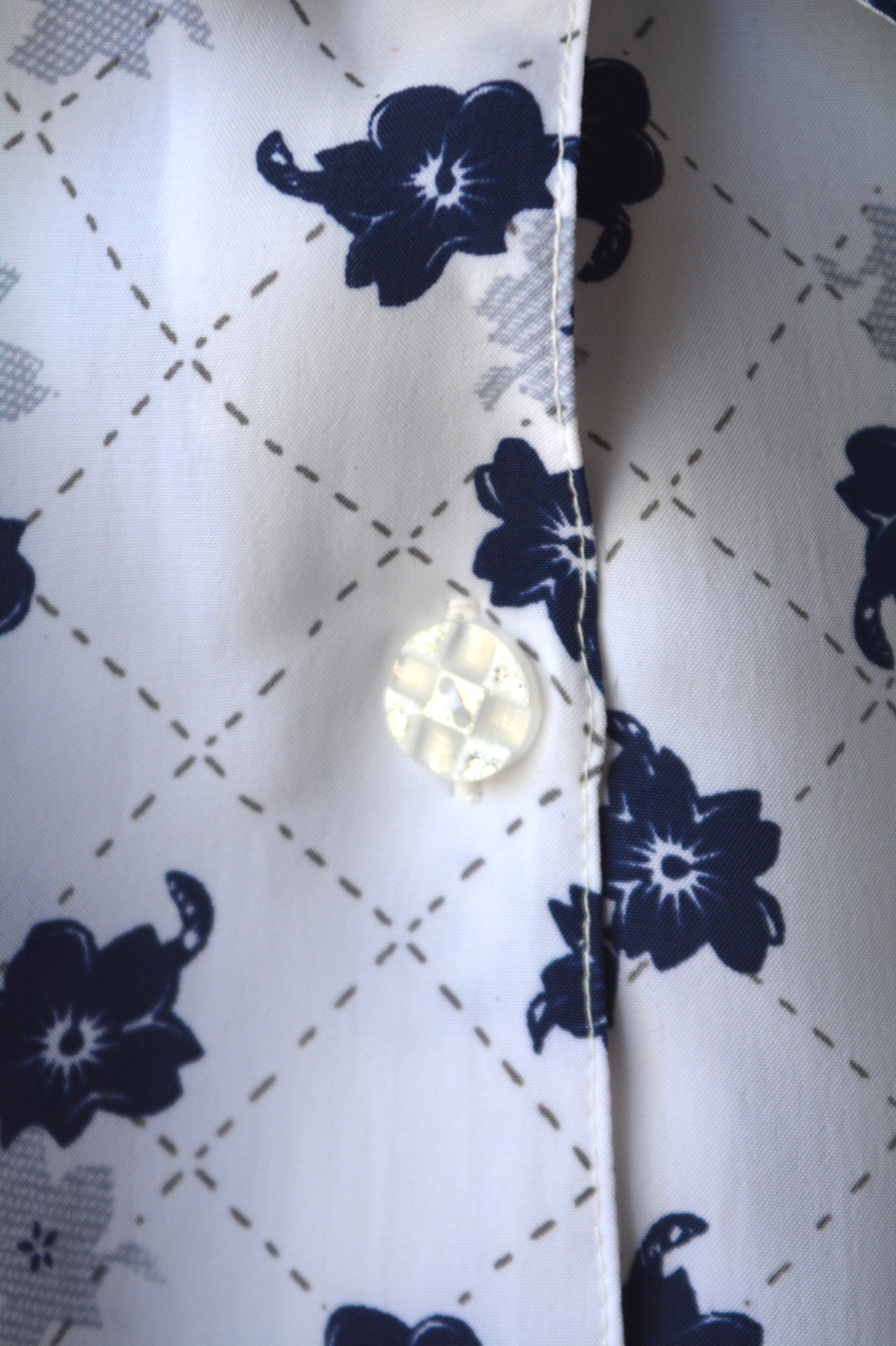 Nathan – Camicia Vintage Fiori Blu Navy su Bianco