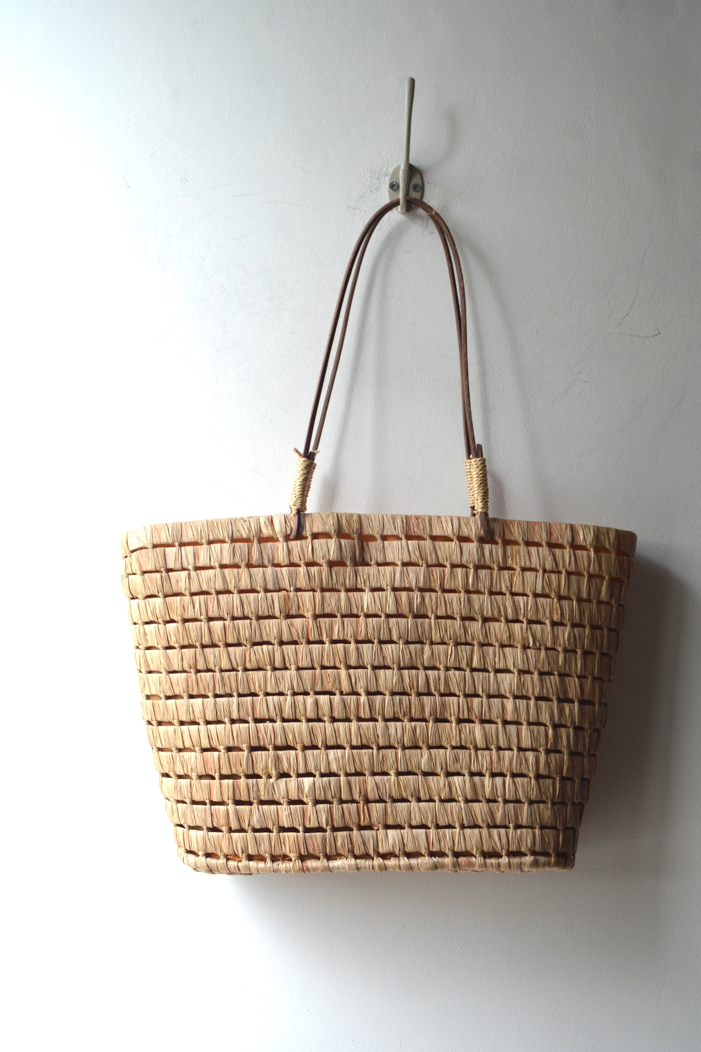 Borsa Tote Artigianale in Rafia e Cuoio – Stile Mediterraneo