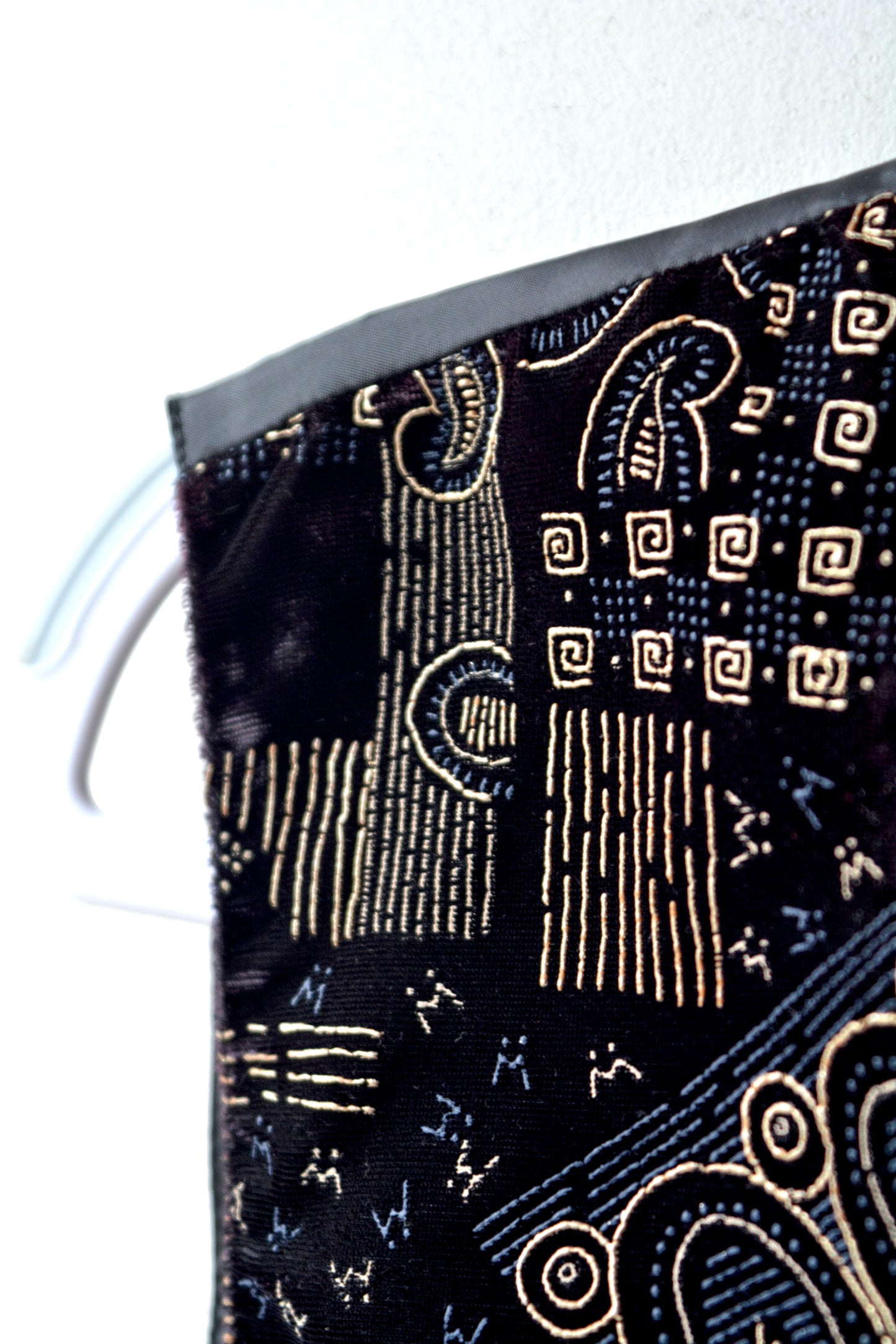 Gilet Vintage Paisley Nero e Oro
