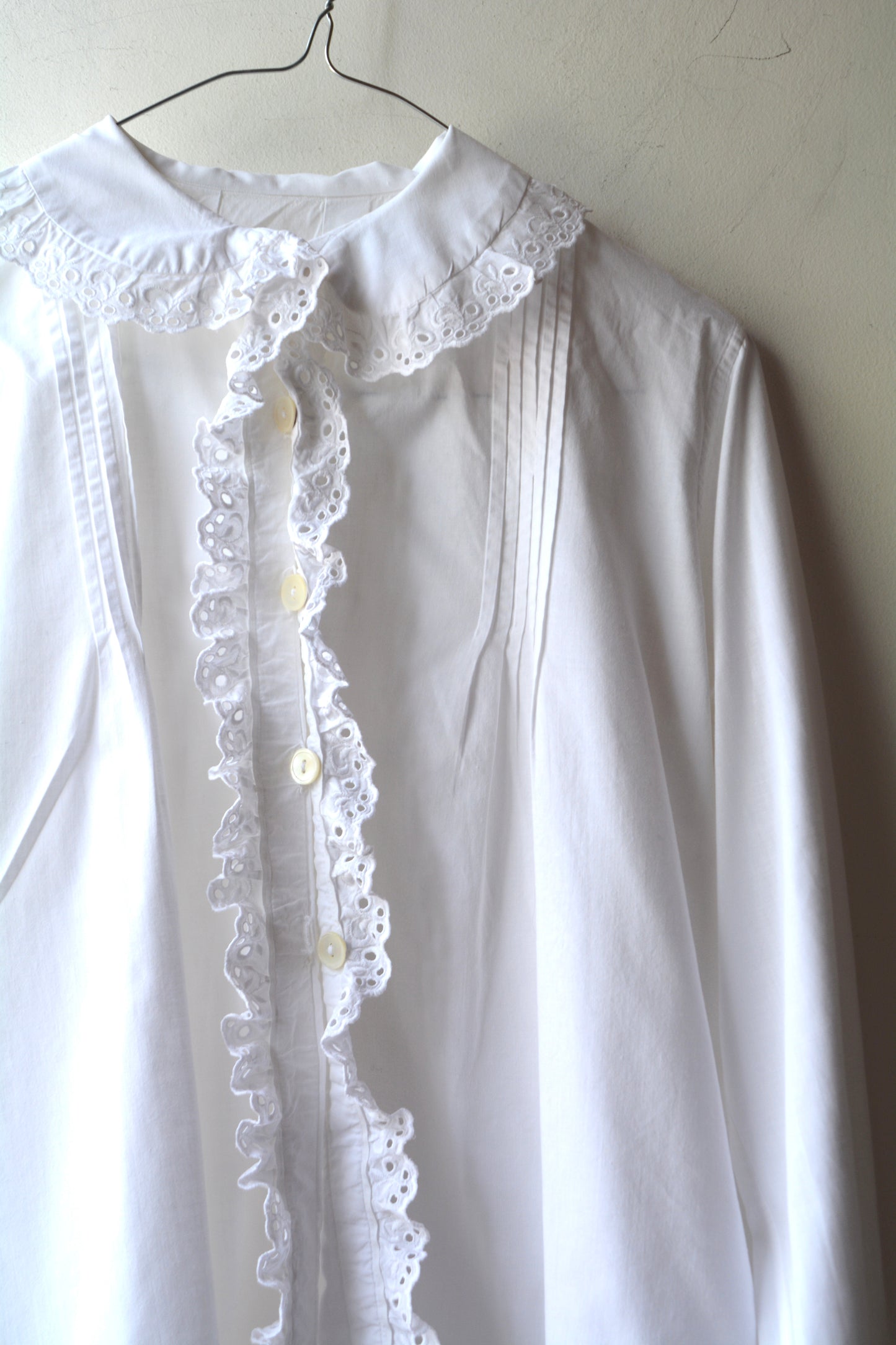 Camicia Vittoriana Bianca con Pizzo Sangallo – Vintage