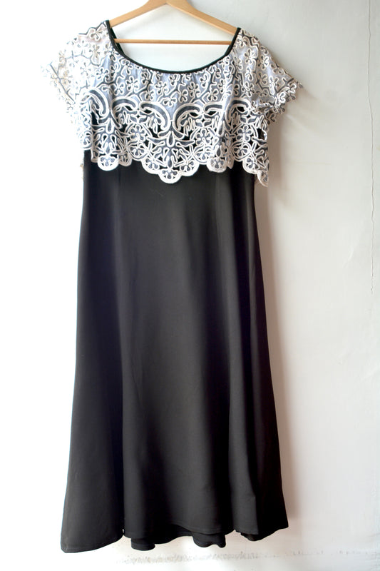 Abito Vintage Midi Nero con Pizzo Macramé Bianco