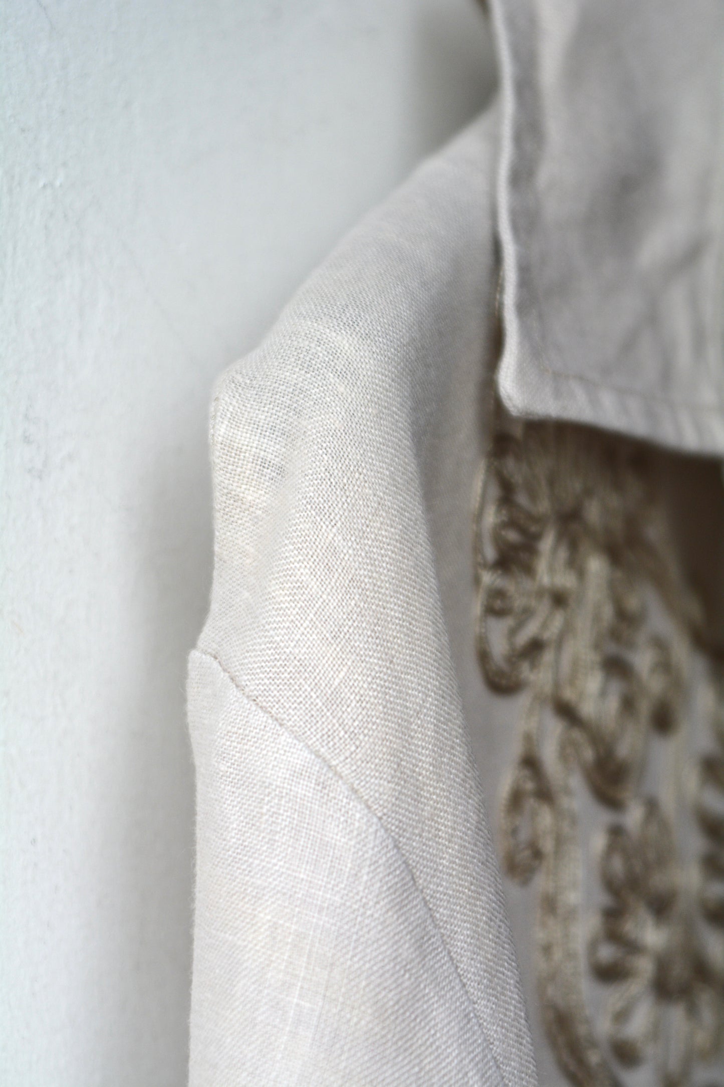 iO Donna — Camicia Lino Sabbia Ricamo Barocco Champagne
