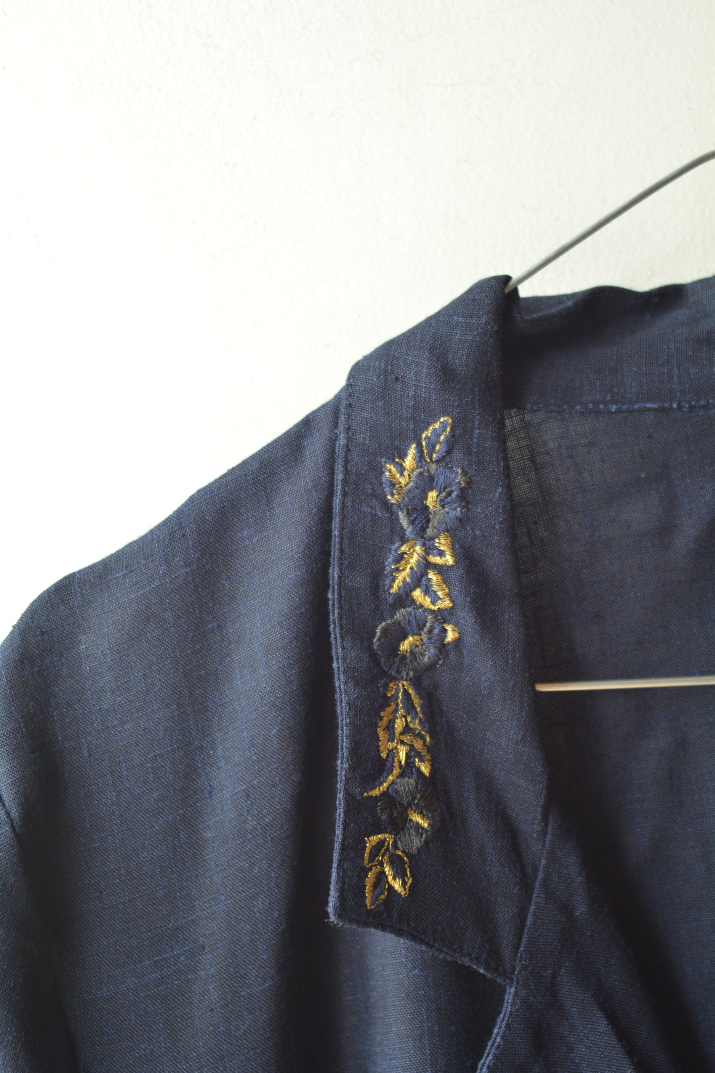 Abito Chemisier Vintage Lino Navy — Doppio Petto Ricamo Oro