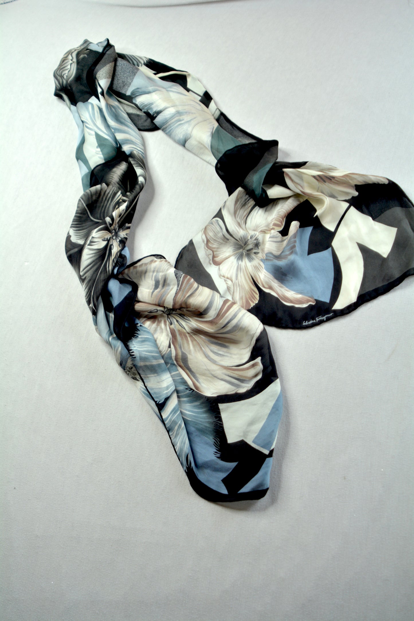 Salvatore Ferragamo – Foulard in Seta Vintage Stampa Floreale Botanica
