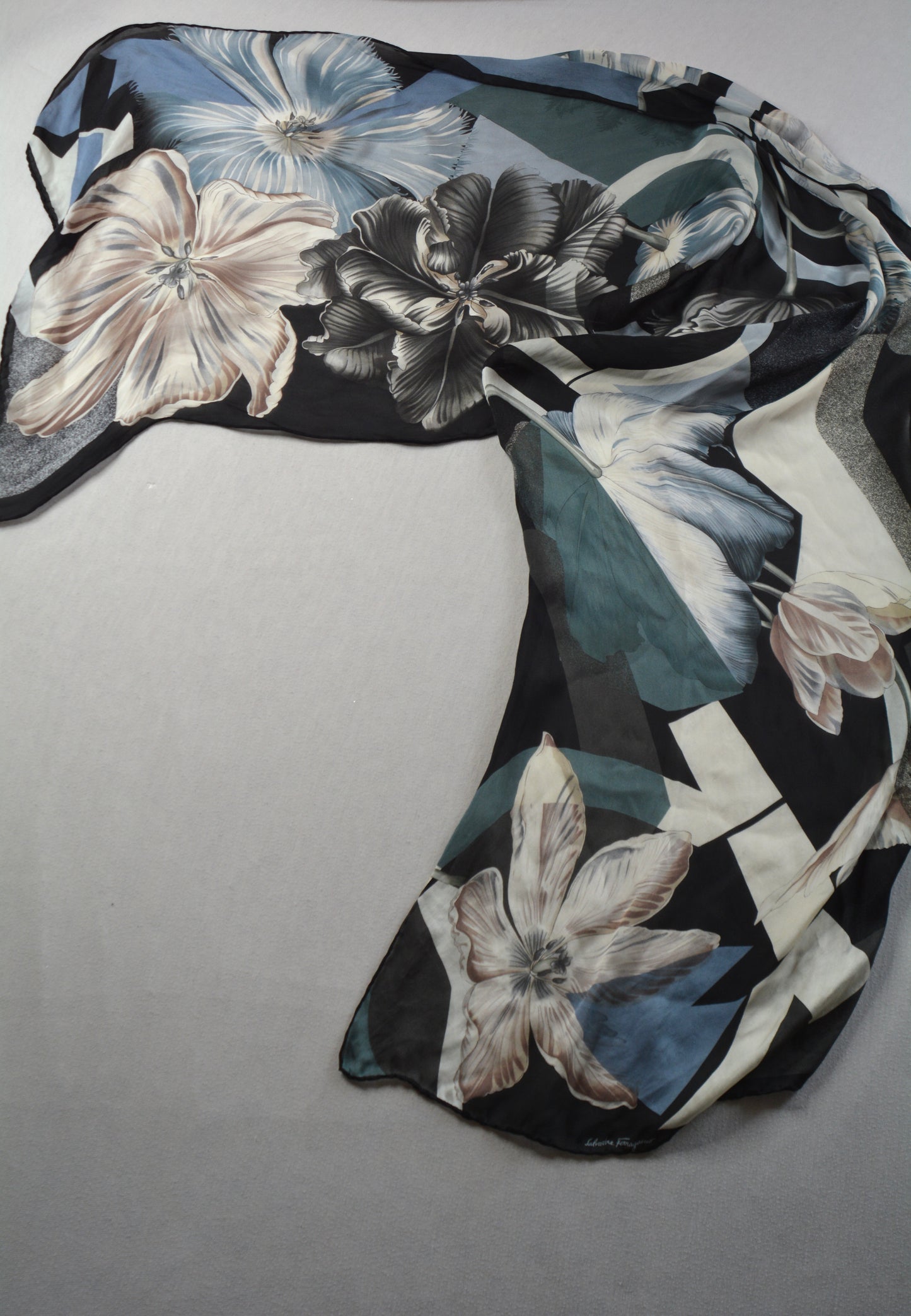Salvatore Ferragamo – Foulard in Seta Vintage Stampa Floreale Botanica