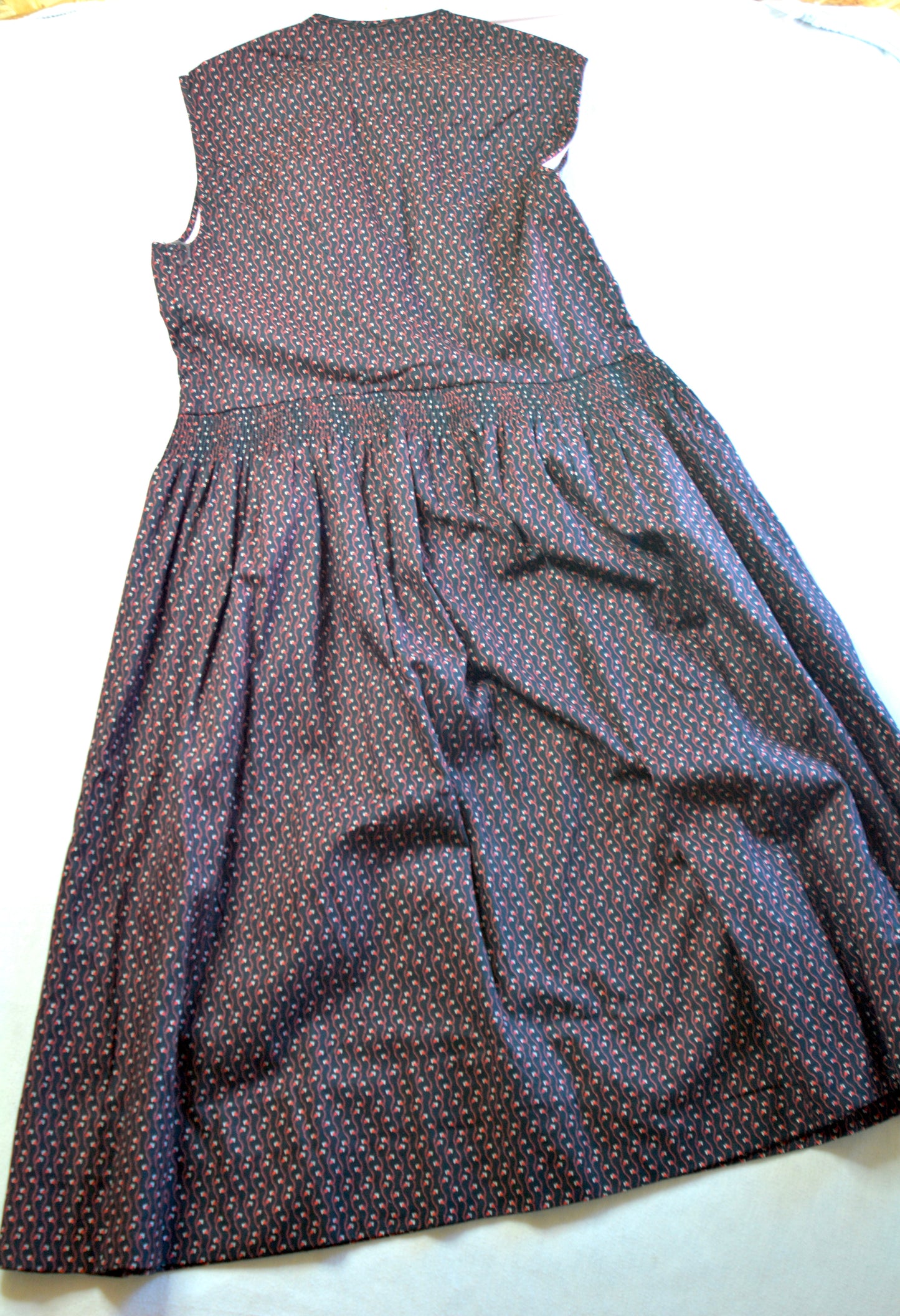 Abito Midi Vintage Folk — Nero Micro-Fantasia Bottoni Argentati