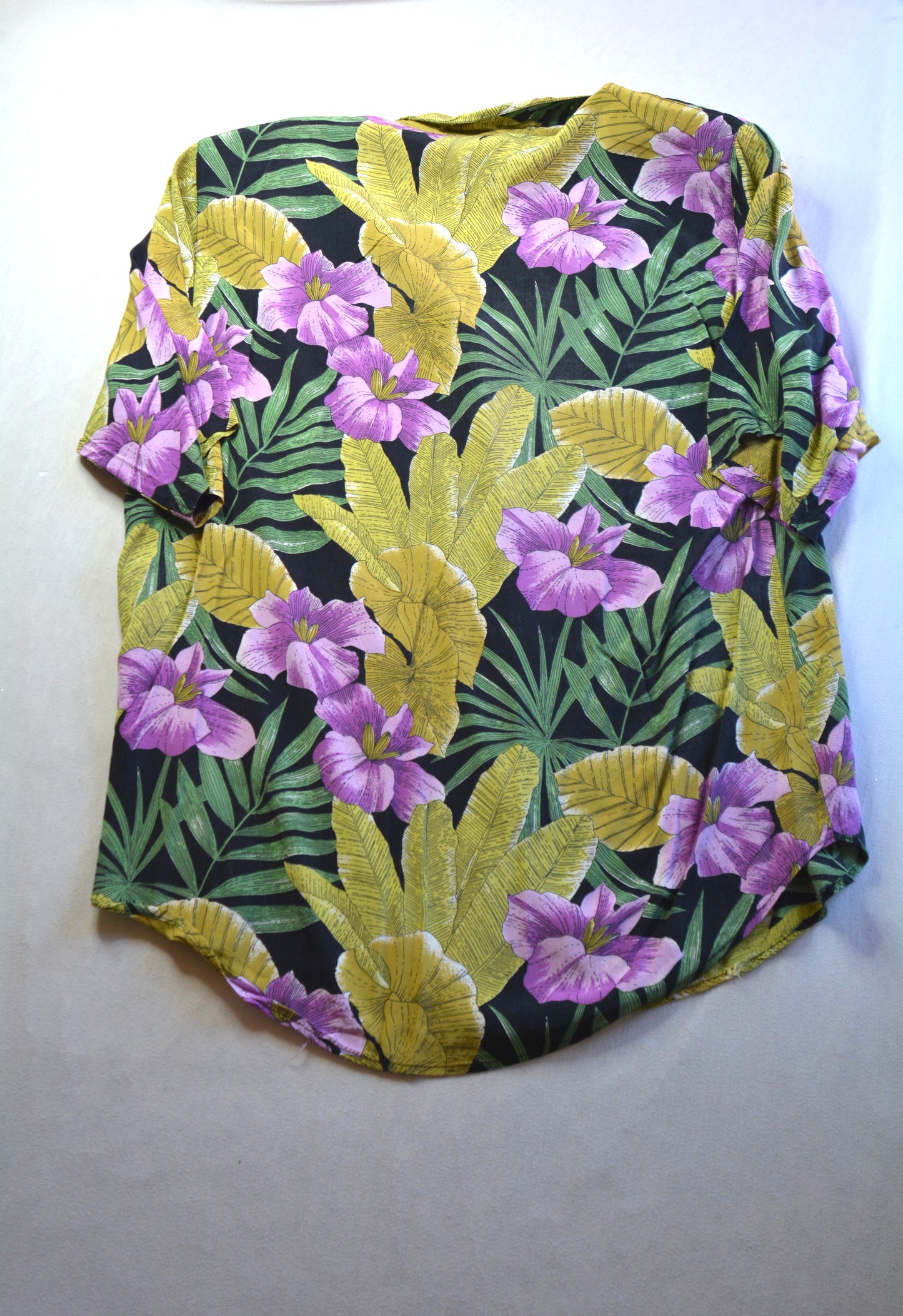 Camicia Tropical Vintage — Nera Fiori Lilla & Foglie Bottoni Dorati Anni '80