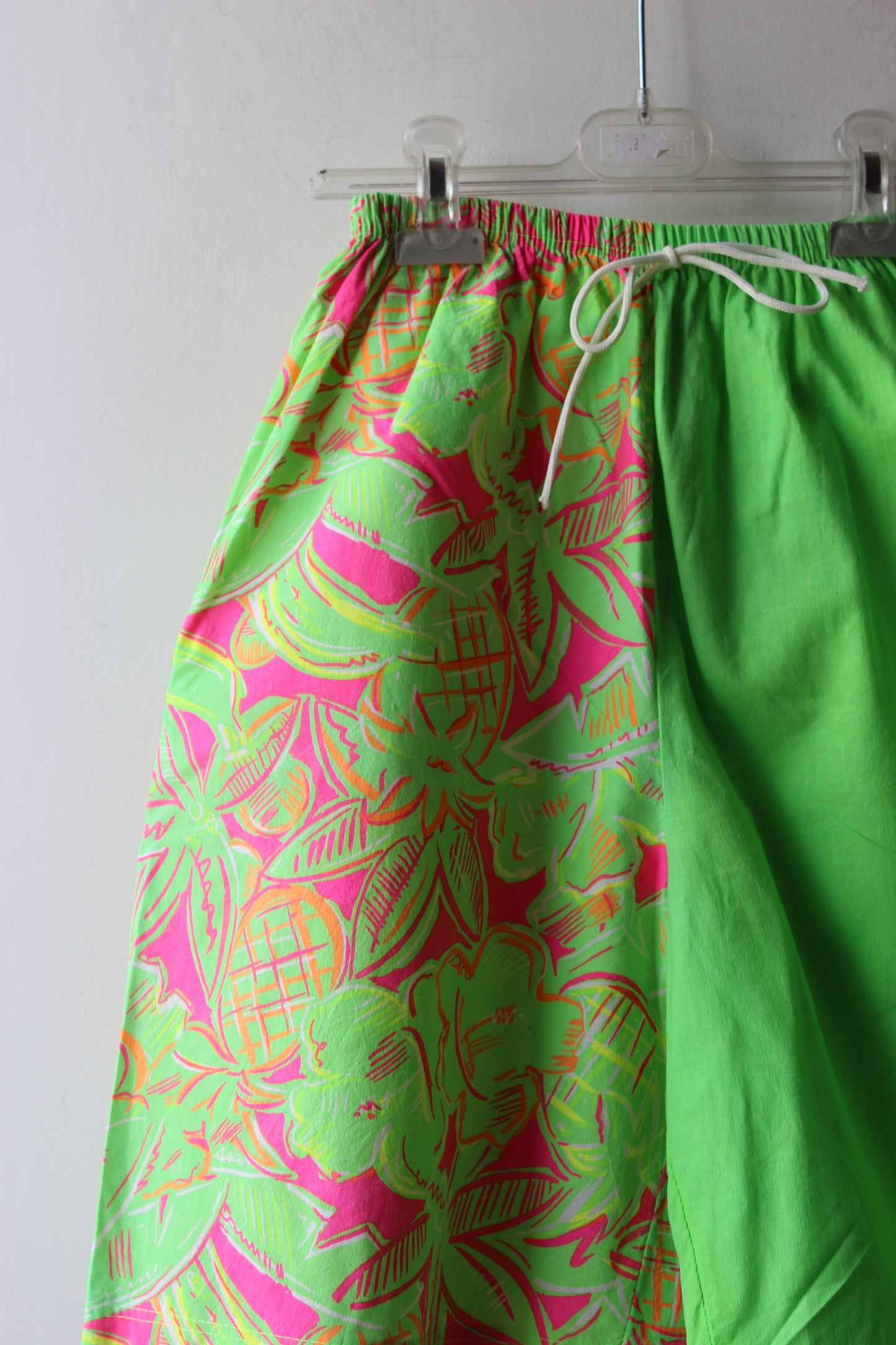 Shorts Vintage Verdi Fluo con Stampa Tropicale