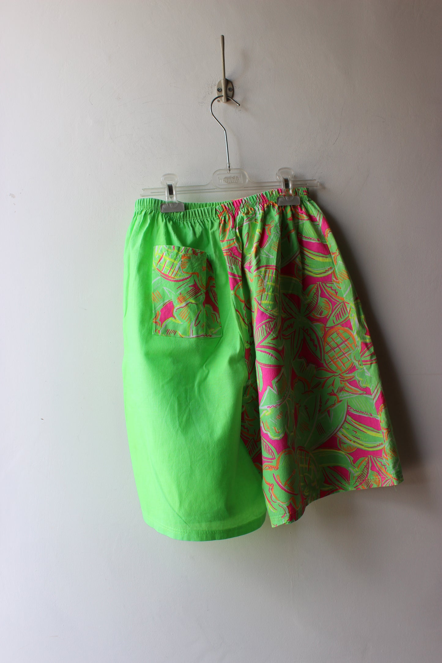 Shorts Vintage Verdi Fluo con Stampa Tropicale