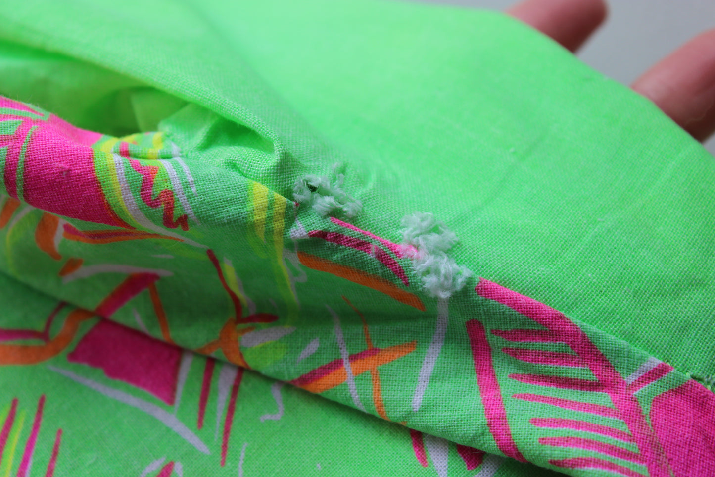Shorts Vintage Verdi Fluo con Stampa Tropicale