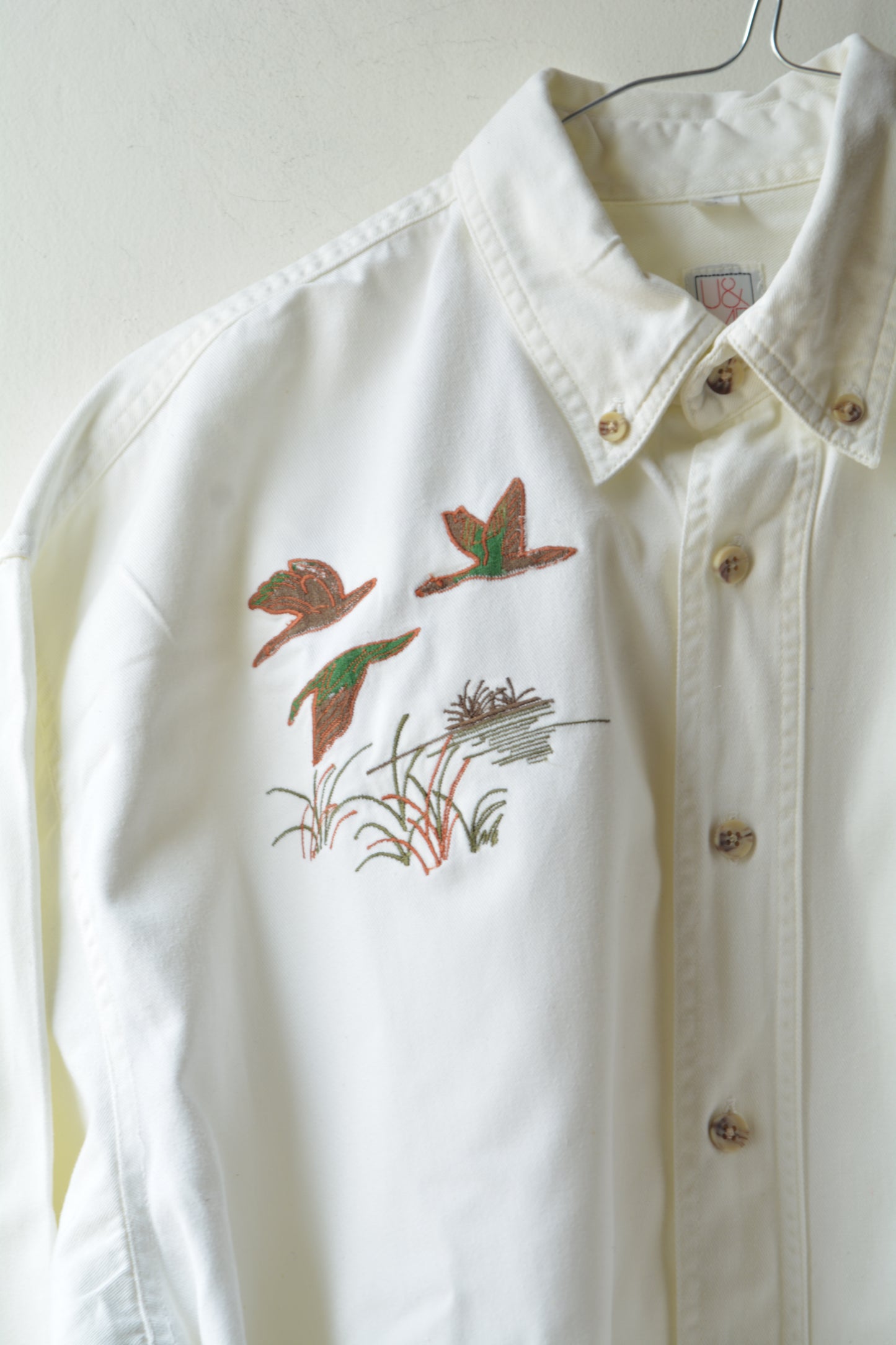 Camicia Vintage U&ME – Ricamo Hunting Cane e Anatre – Bianco Panna