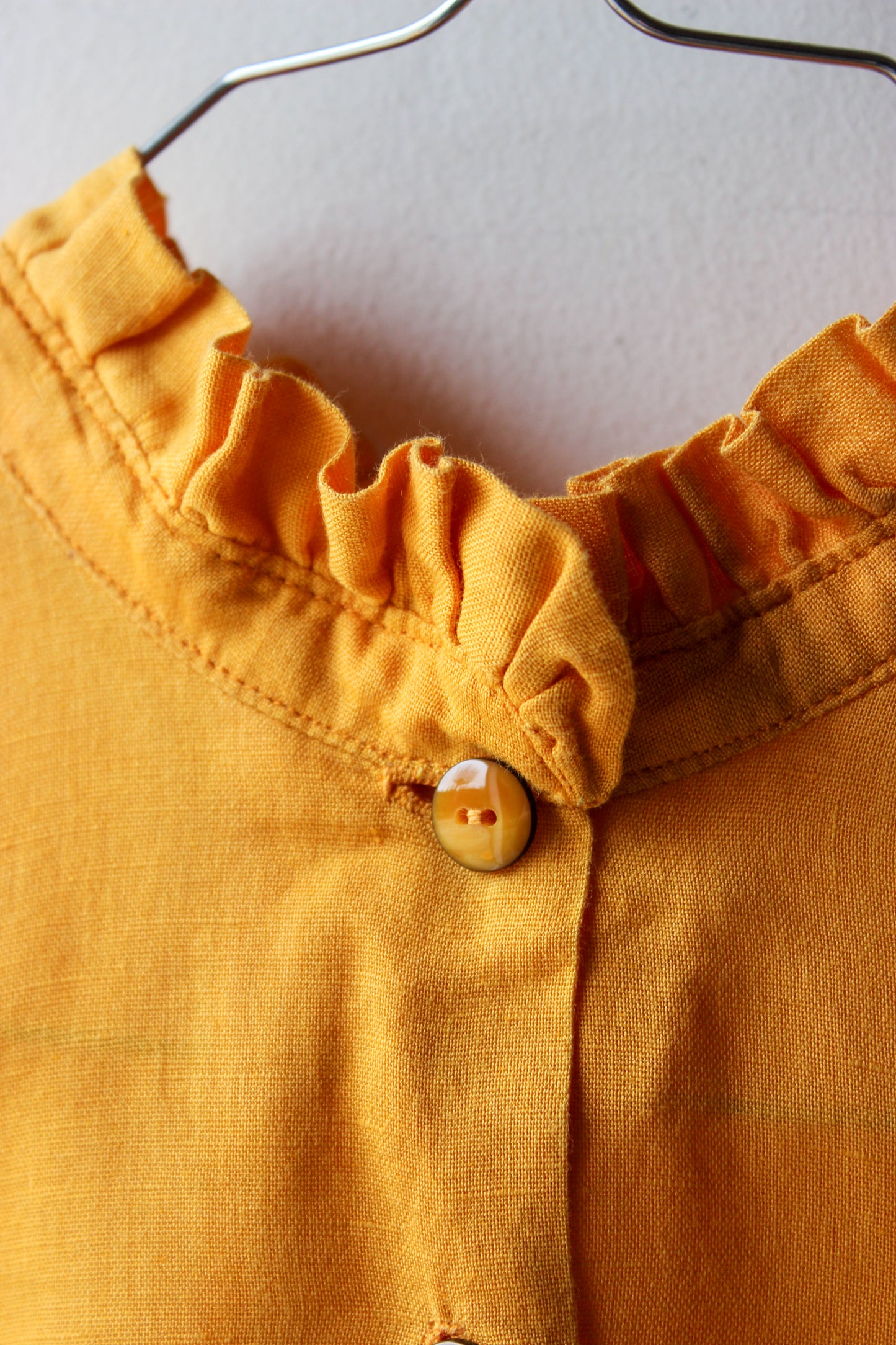 Camicia Vintage Gialla Senape con Colletto Arricciato